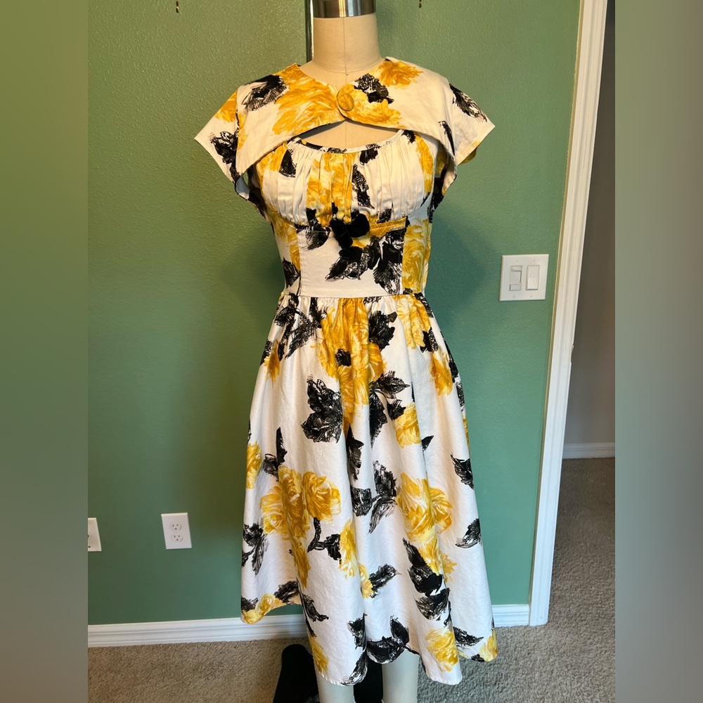 Pinup girl – yellow floral Evelyn with shrug – small